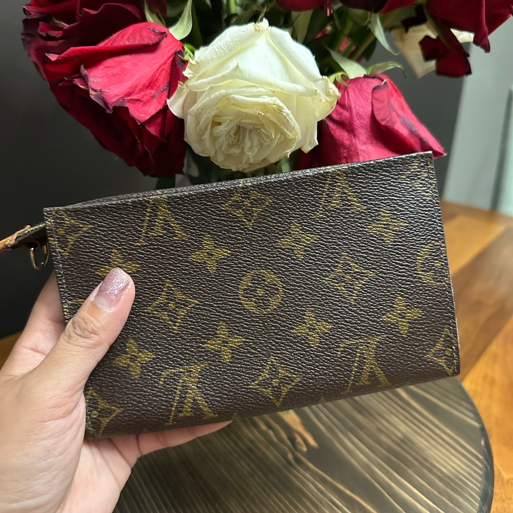 Authentic Louis Vuitton Brown Bucket Pochette pm